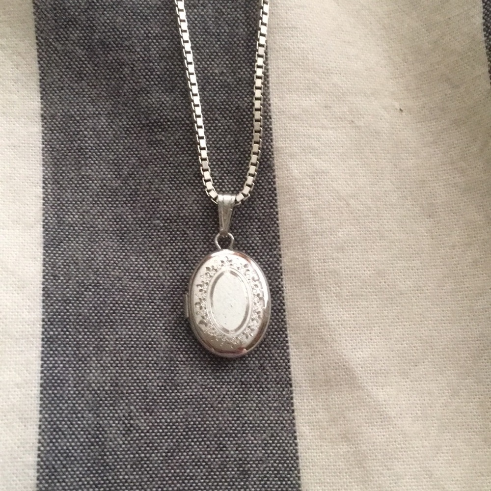 Silver Vintage Style Mini Locket